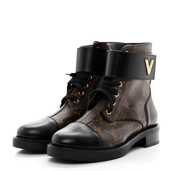 Louis Vuitton Calfskin Monogram Wonderland Flat Ranger Boots 39.5/8.5 Black New - Picture 3 of 11